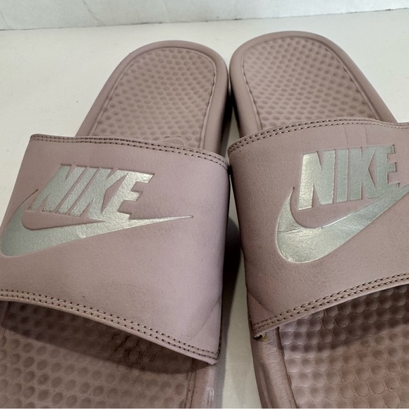 Nike size 11 Pink Slide Sandals - Picture 11 of 11